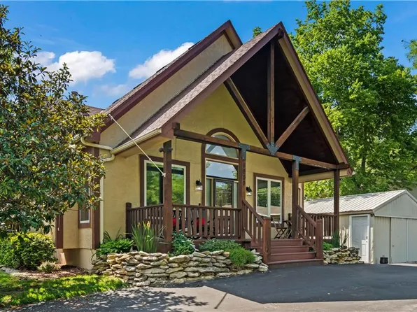 4900 NW Waukomis Dr, Northmoor, MO 64151