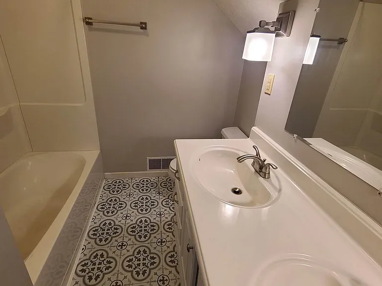 2nd Floor Full Bath (image 2)