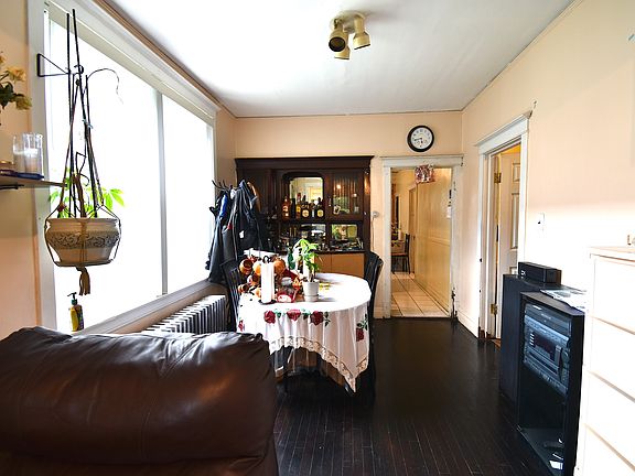 4th image of 636-638 N Troy St