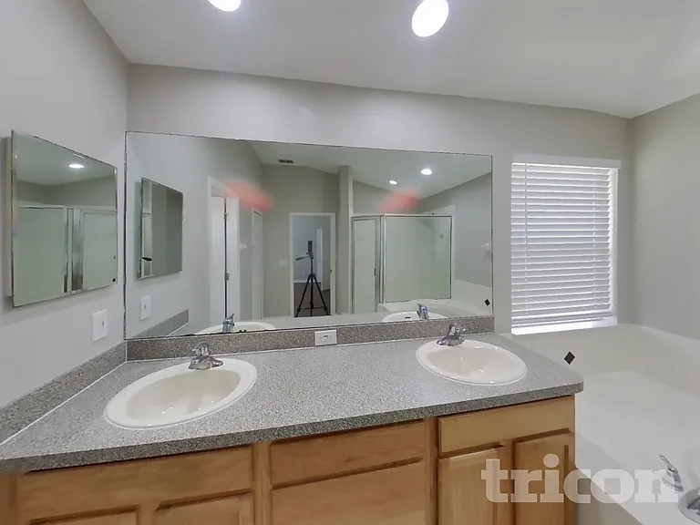 16651 Midsummer Ln — Photo 13