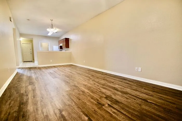 3116 S Cherry Ln — Photo 2