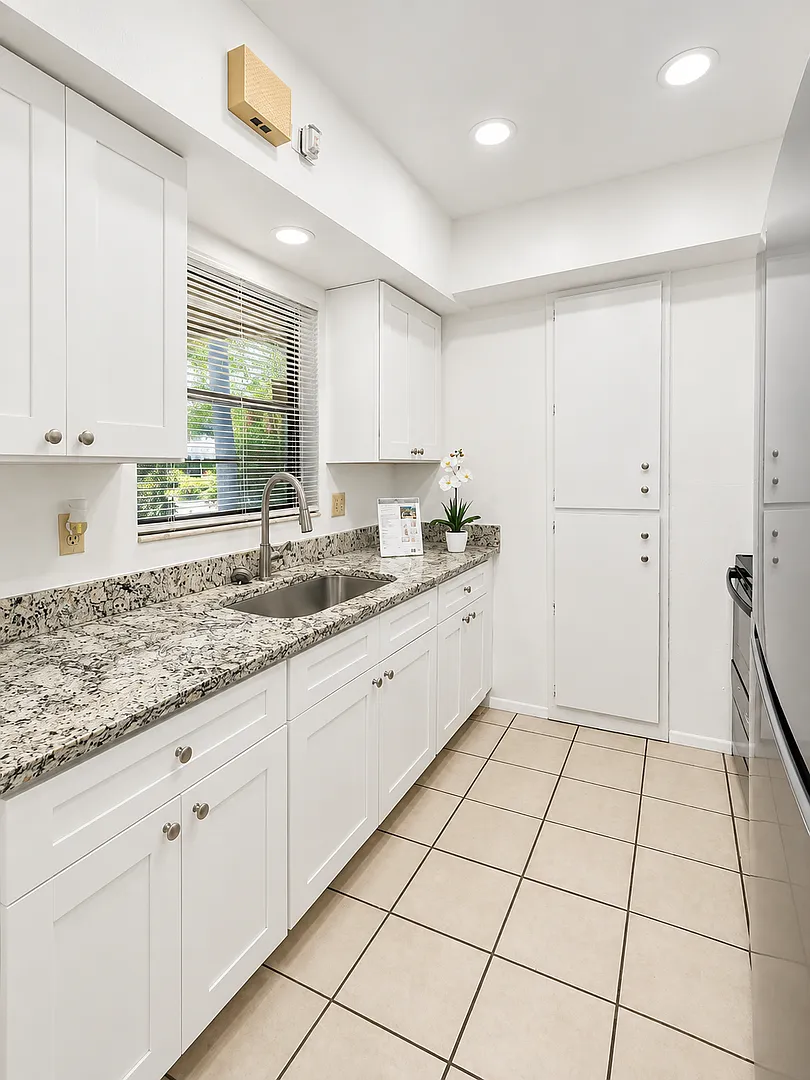 Spacious 2-Bedroom, 2-Bathroom Apartment in Bradenton — Photo 3