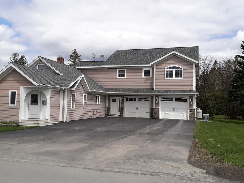2nd image of 32 Hall St