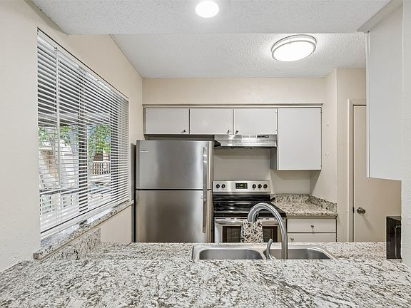 3rd image of 5138 Amesbury Dr APT 211