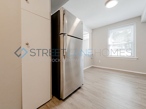4th image of 30 Saint Laurence Dr