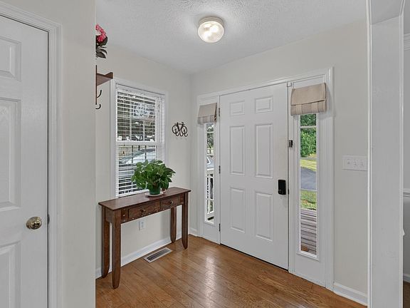 5th image of 304 Grove Ave