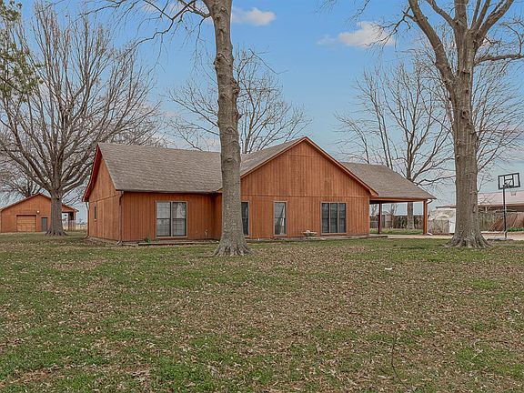 3rd image of 902 S Promise Land Rd