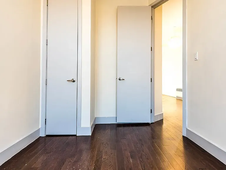 24 Wilson Ave #2L — Photo 7