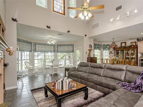 4th image of 511 Hidden Oaks Ln