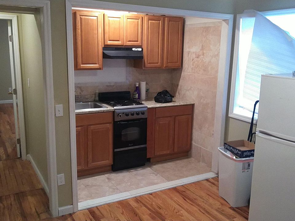 1st image of 639 Barclay Ave