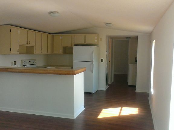 4th image of 460 SW 131st Ave
