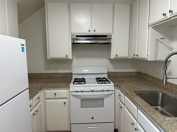 3rd image of 4942 Maplewood Ave APT 102