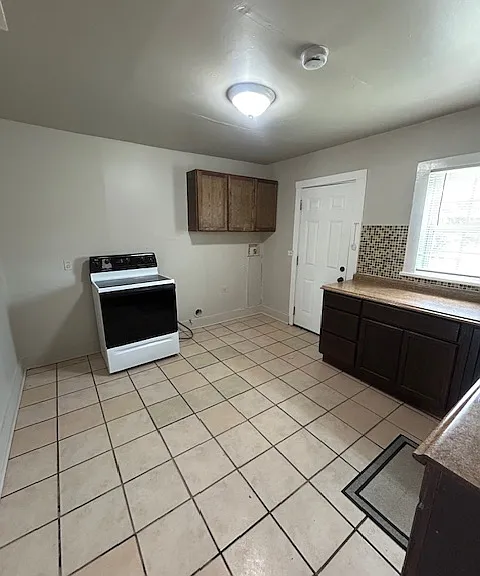 1409 S Western St — Photo 13