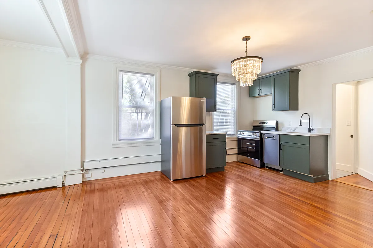 Building Photo - 169 Waterman St #4