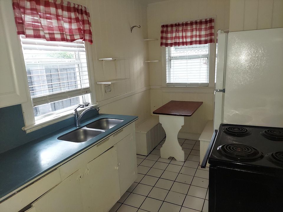 1st image of 906 1st St S #996