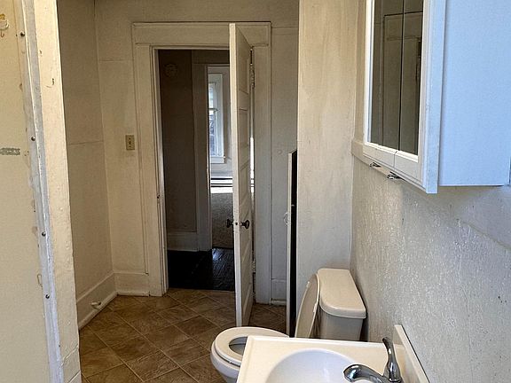 2nd image of 926 Willey St