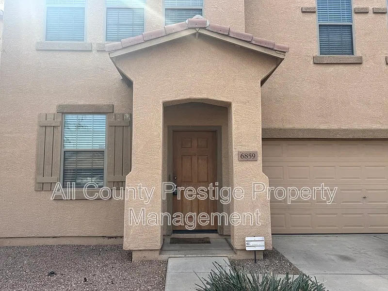 4 bed, 2.5 bath, 2598 sqft, $1,950 — Photo 2