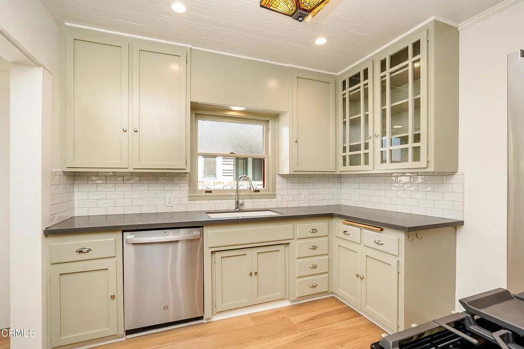 Building Photo - 847 S Los Robles Ave