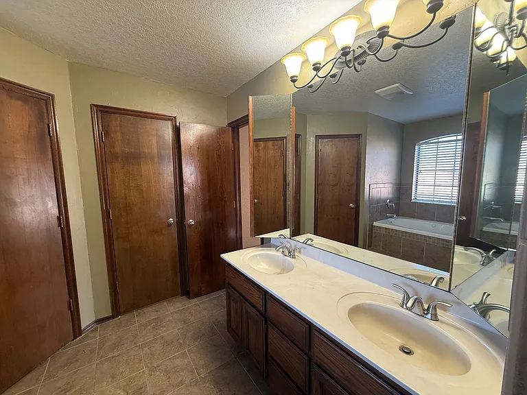 18509 Chestnut Oak Dr — Photo 22