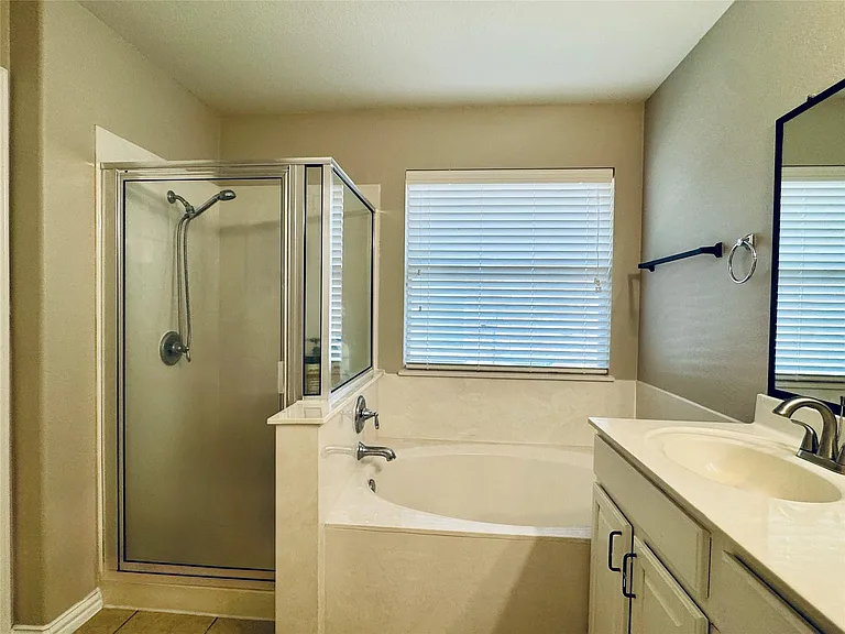 2512 Ericanna Ln — Photo 17