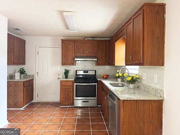 5th image of 358 Summit Ln