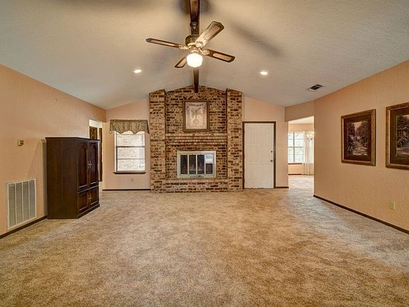 3rd image of 226 Family Cir
