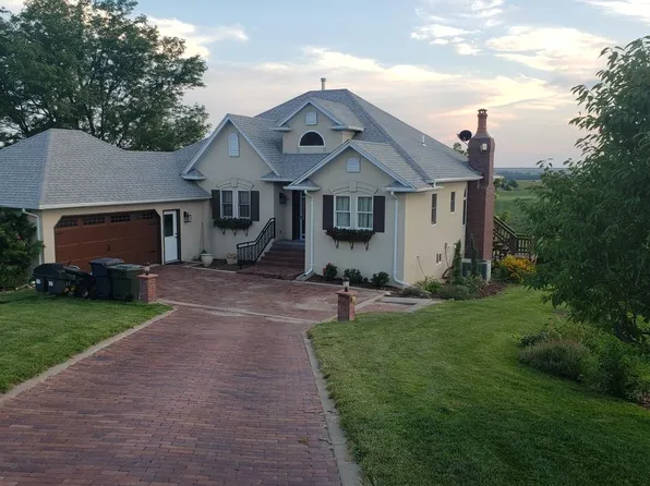 16 Mashie Dr, McCook, NE 69001