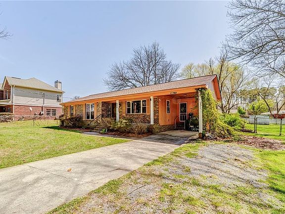 4th image of 16 Mango Rd NE