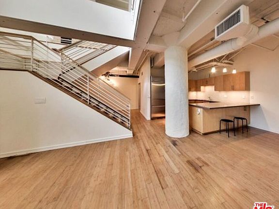 4th image of 330 W 11th St #C07