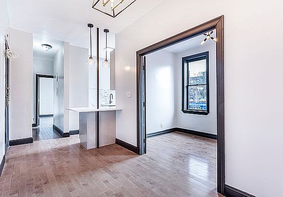 4th image of 2913 Foster Ave APT 2E