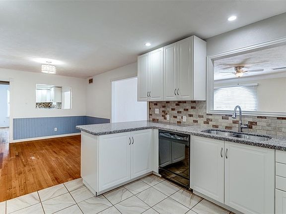 4th image of 703 Westwood Dr