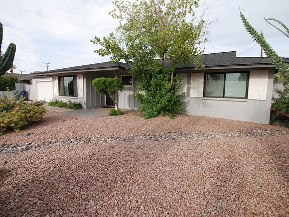 3rd image of 1608 N Sunset Dr