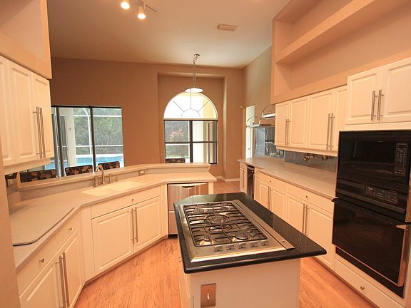 4th image of 10205 Bennington Dr