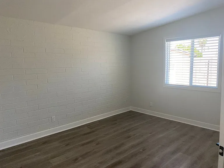 1011 E Amelia Ave — Photo 6