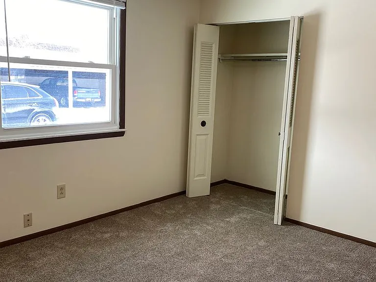 Stadler Ave Apartments 8154 — Photo 7