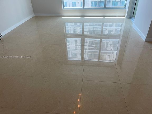5th image of 300 S Biscayne Blvd #T-2804