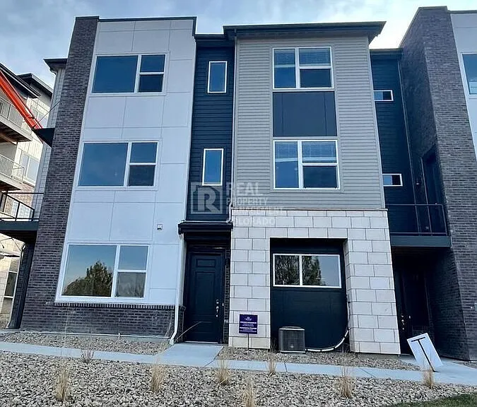 471 Interlocken Blvd — Photo 1