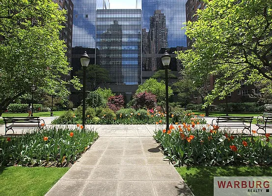 Sold by Warburg | media 6