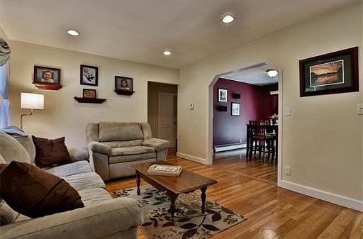 3rd image of 191 Wildwood St