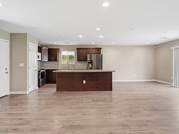 4th image of 2240 Conchita St