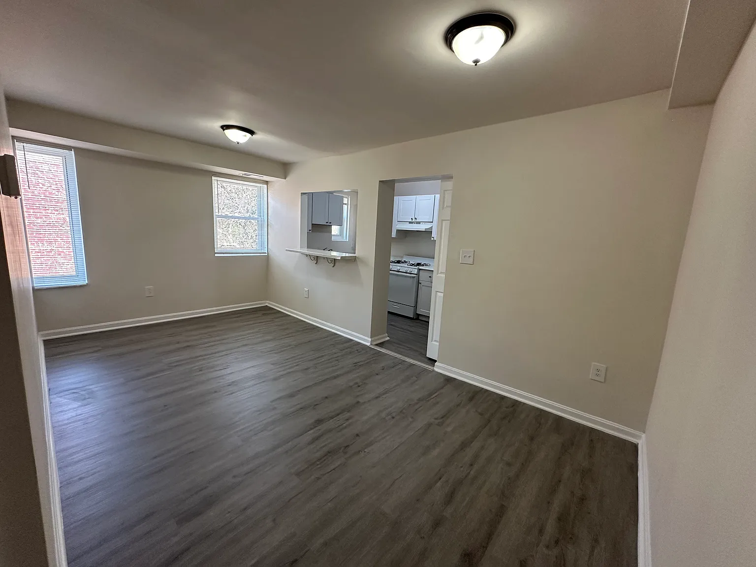 4 bed, 989 sqft, $3,600 — Photo 2