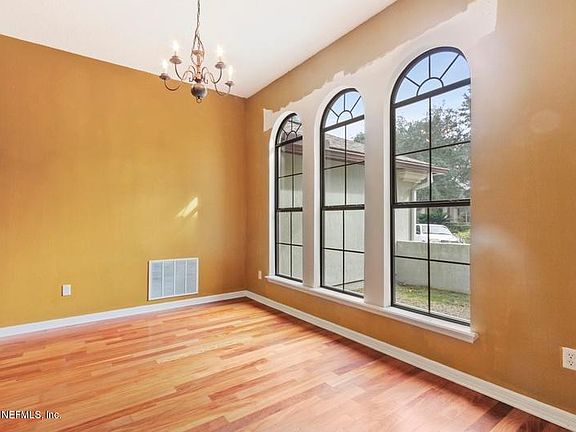 3rd image of 3841 Cardinal Oaks Cir