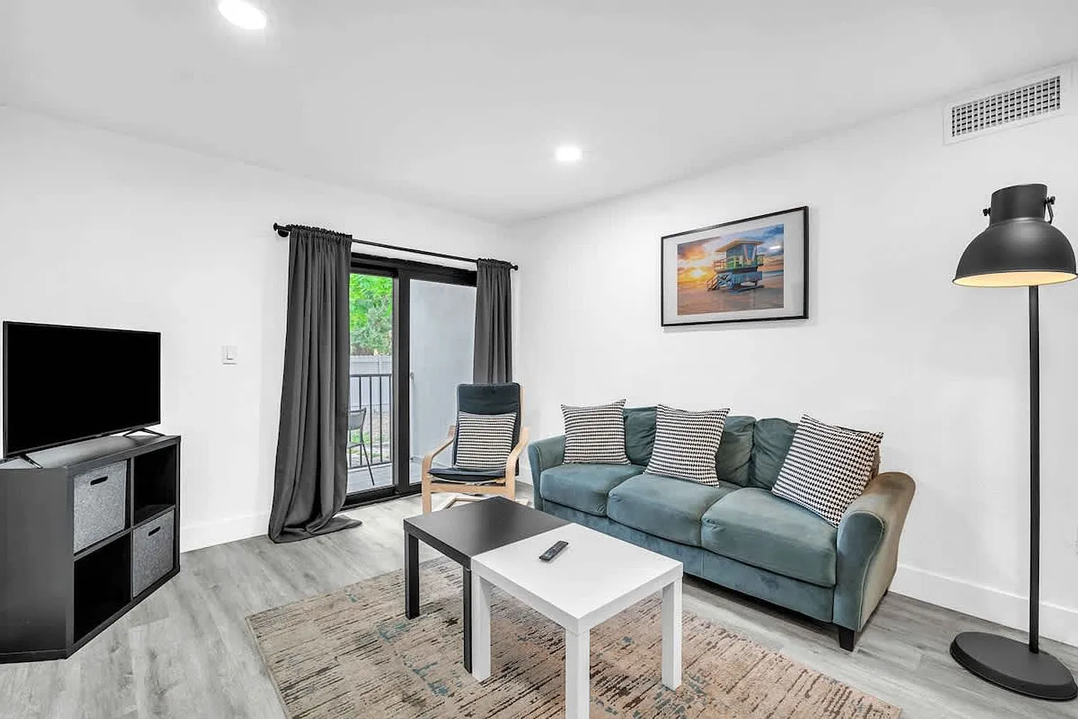 2 bed, 1.0 bath, 796 sqft, $4,051 — Photo 1