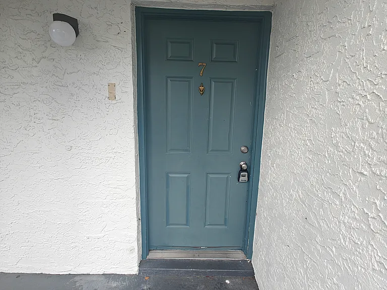 4405 S Semoran Blvd #7 — Photo 4