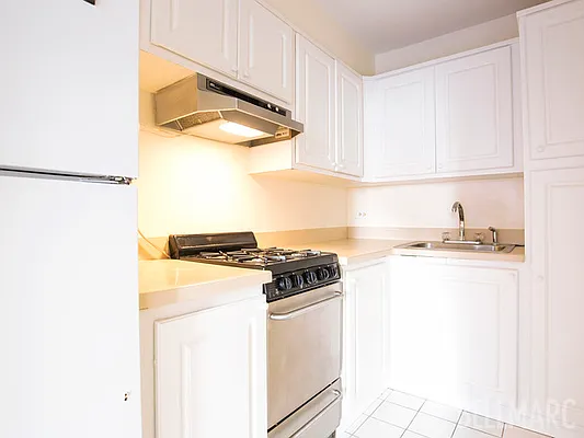 Rented by Bellmarc Realty | media 16