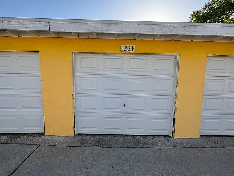 1 car garage