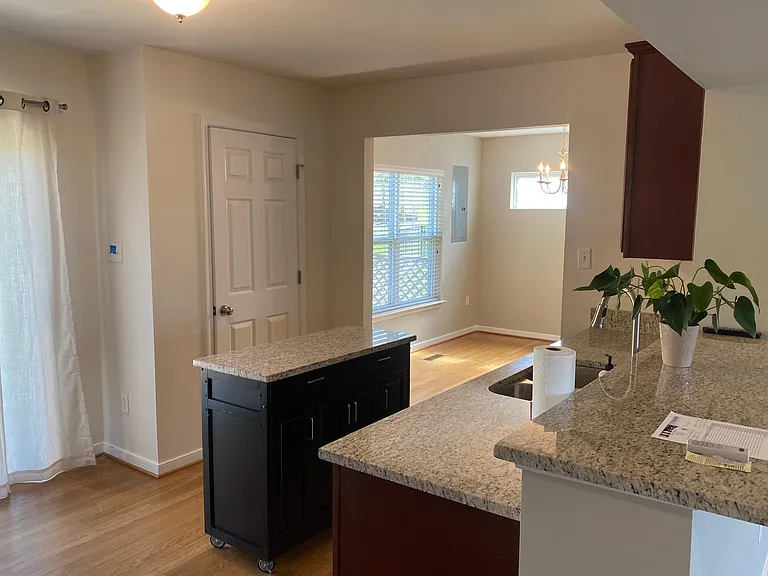 544 Abbey Village Cir — Photo 21