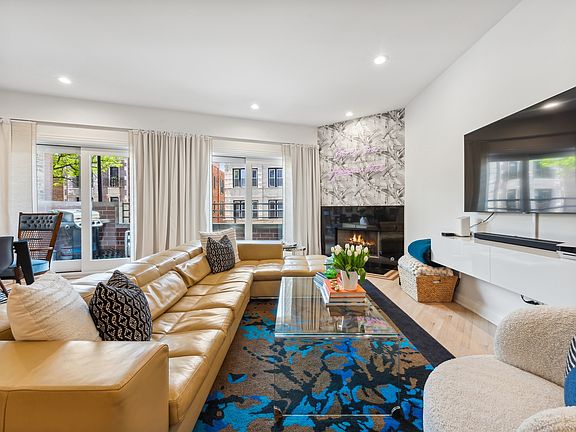 5th image of 921 N Damen Ave APT 2