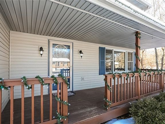 4th image of 646 Sherry Dr