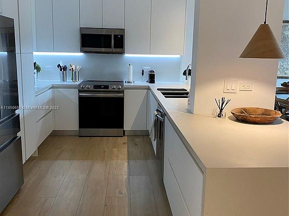 2nd image of 201 Crandon Blvd APT 831